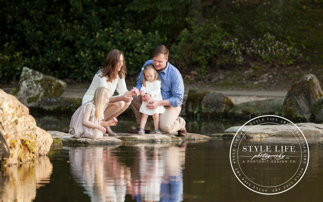 Elegant Family Session – Relaxed Spring Portraits in the Garden