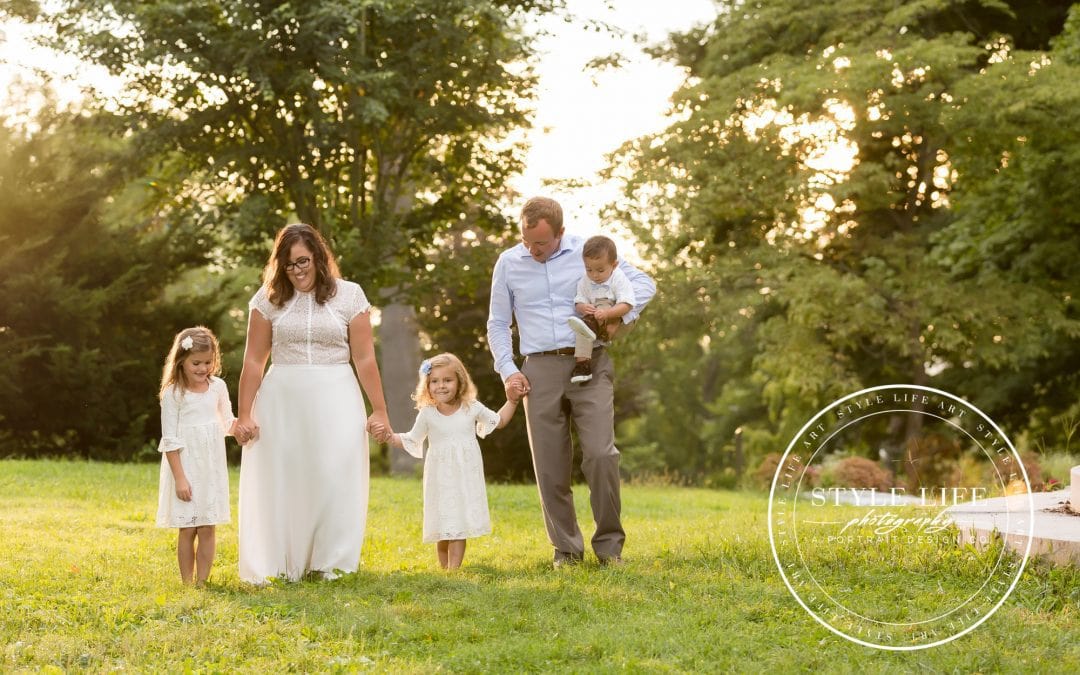 Elegant Family Portraits – Girls in White Dresses & Golden Summer Light